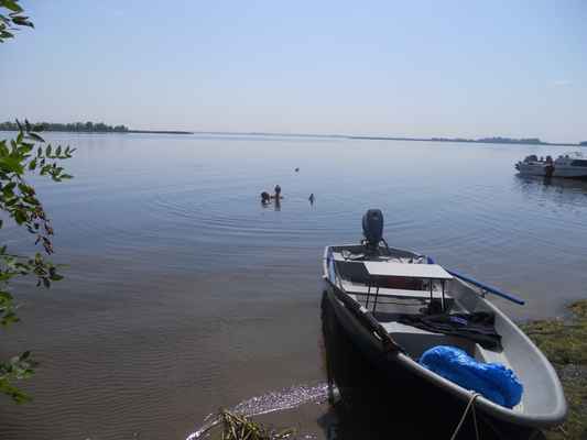 Фото объявления: Пластиковая лодка "Волга-4", с прицепом в Энгельсе