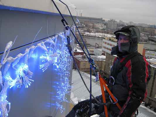 Фото объявления: Новогоднее оформление витрин. Украшения фасадов, деревьев в Новосибирске