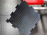 Напольное покрытие из резиновых модулей Double rubber для промышленных цехов