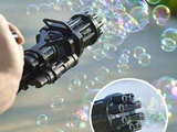 Машинка для создания мыльных пузырей - это устройство, которое приведет в восторг не только детей, но и взрослых