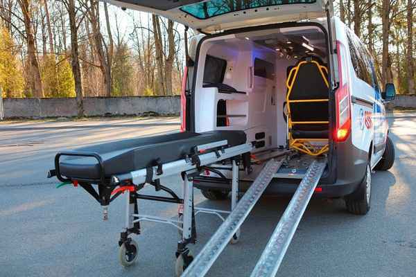 Фото объявления: Перевозка лежачих больных, медицинское такси в России